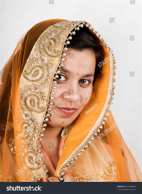 Beautiful Indian Girl Traditional Indian Clothing ภาพสต็อก 592364804 Shutterstock