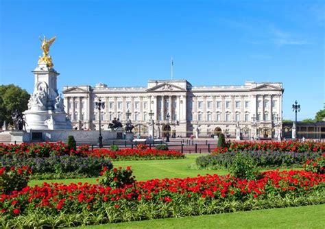 George iii's successor, his son george iv, was the first monarch to see palace potential in buckingham house. Royal London, St Paul's and Buckingham Palace