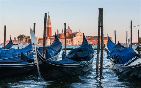 La Gondola Storia E Curiosità Di Un Simbolo Di Venezia Itvenezia