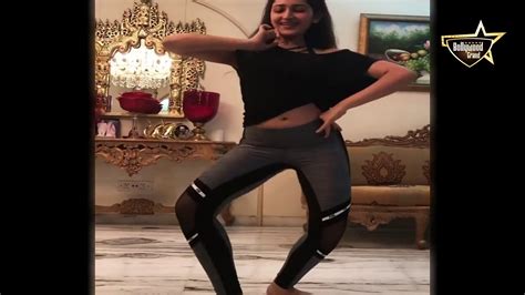 Sayesha Saigal Hot Dance Performance In Branded Outfit Bollywood Grand Video Dailymotion