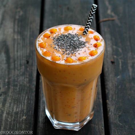 A bit of almond butter adds richness and filling protein. KOOGIKONTOR | Smoothies with almond milk, Milk smoothie ...