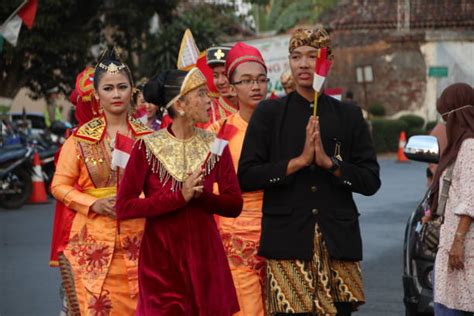 Suku Dayak Ilustrasi Foto Stok Potret And Gambar Bebas Royalti Istock