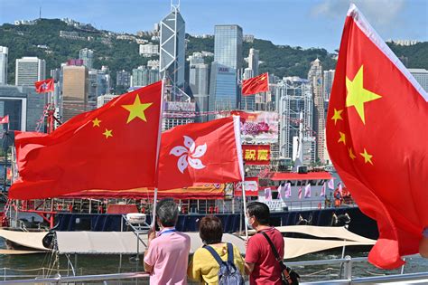 Hồng Kông Sau 25 Năm Về Trung Quốc Sóng Gió Và Tương Lai