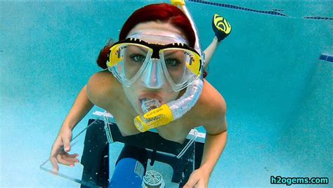 On Scuba Diver Play Mmp Underwater Models Min Video FPornVideos Com