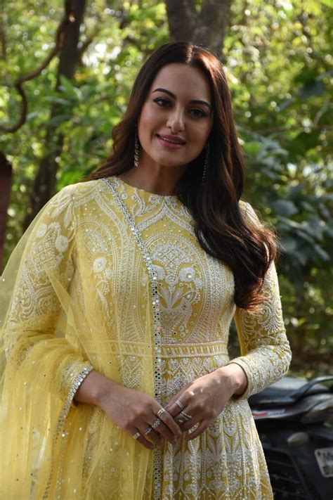 Sonakshi Sinha Goes Traditional In Yellow Suit And Dupatta For Dabangg 3 Promotions India Today