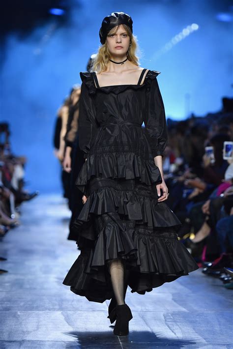 Christian Dior Runway Paris Fashion Week Womenswear Fallwinter