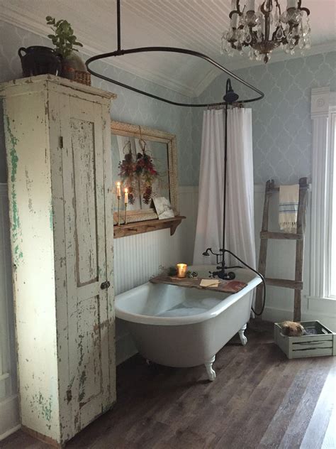 Amazing Farmhouse Vintage Bathroom With Claw Foot Tub Farmhouse