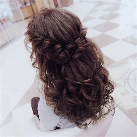 This hairstyle is perfect for both medium and long hair. 34 Cutest Prom Updos for 2019 - Easy Updo Hairstyles in ...
