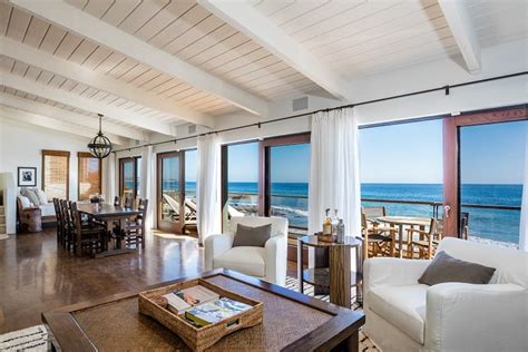 Cindy Crawfords Impeccably Designed Beach House In Malibu