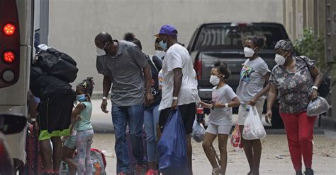 Just Gone Hurricane Laura Evacuees In New Orleans Describe What They