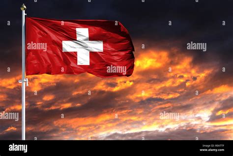Bandera De Suiza Sobre La Bandera Ondeando En El Viento En Contra De Un