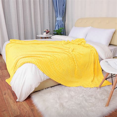 Picocasa Soft Microplush Velvet Blanket Luxurious Fuzzy Fleece Throw