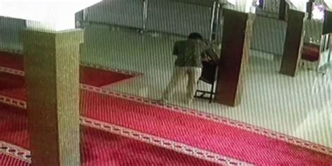Miris Sejoli Tertangkap Kamera Cctv Mesum Di Masjid Dan Curi Kotak Amal