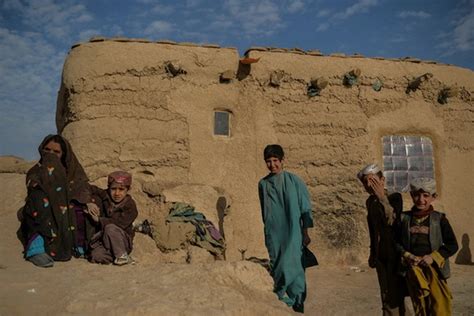 Jelang Musim Dingin Rakyat Afghanistan Cemas Hadapi Kelaparan