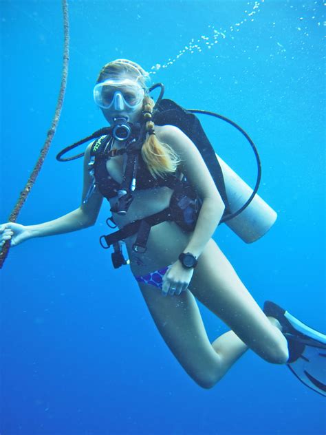 Pin By Fairlane On Divegirls Scuba Girl Wetsuit Scuba Diver Girls Diving Wetsuits