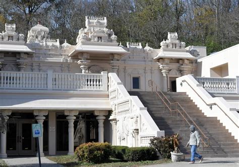 Hindu Temple Artisans Help Transform Sri Ganesha In Nashville