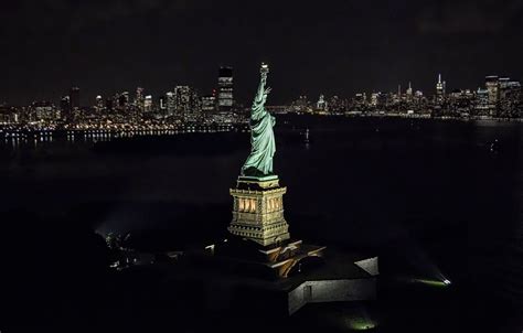 Statue Of Liberty At Night Wallpapers Top Free Statue Of Liberty At