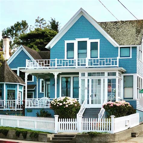 Picket Fences By The Seaside Victorian Homes In Pg Monterey Farmgirl