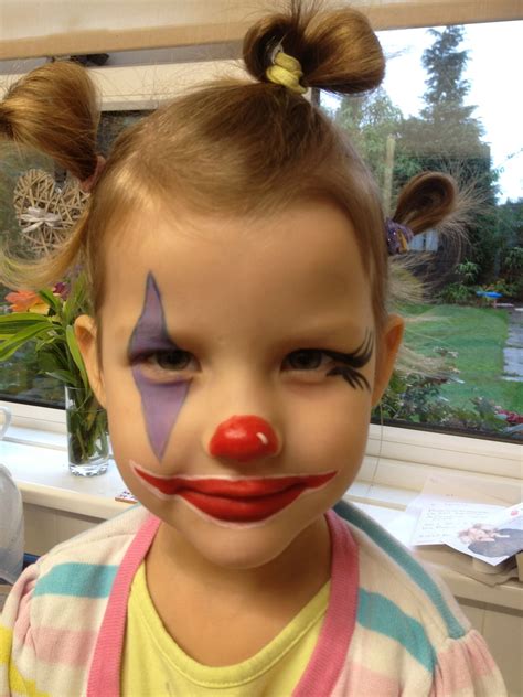Pin By Miranda Ponce On Holloweeeeeeen Clown Face Paint Face Painting Easy Face Painting Designs