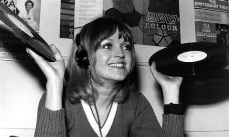Annie Nightingale Radio 1s First Female Dj And Caner Of The Year 2001 Dance Music The