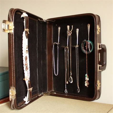 40 Creative Ways Of Re Using Old Suitcases Old Suitcases Vintage