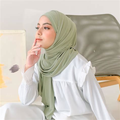 5 cara pakai hijab simple saat ada concall dadakan all things hair id