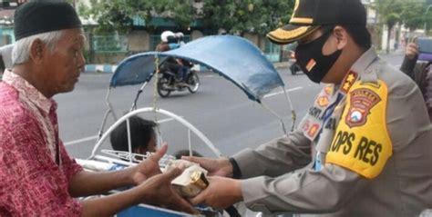 Selanjutnya kamu tunggu beberapa menit sampai kode verifikasi dari whatsapp masuk. Dapur Umum Corona di Pasuruan Sediakan 500 Nasi Bungkus ...