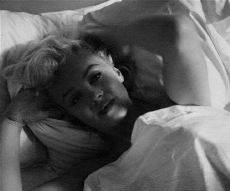 Marilyn Bed Sitting Photo By Milton Greene 1953 Milton Greene Marilyn Monroe Marilyn