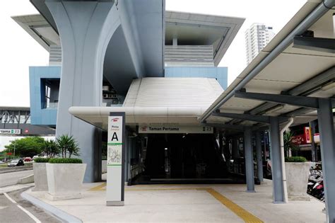 محطة قطار في ماليزيا taman pertama mrt station hide. Taman Pertama MRT Station, MRT station near the Cheras ...