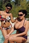 Leanne Crow And Kelley Scarlett Having Wet Busty Fun In The Pool Ddf