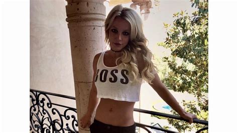 Britney Spears Flaunts Enviable Abs In Selfies At The Gym See The Pics Entertainment Tonight
