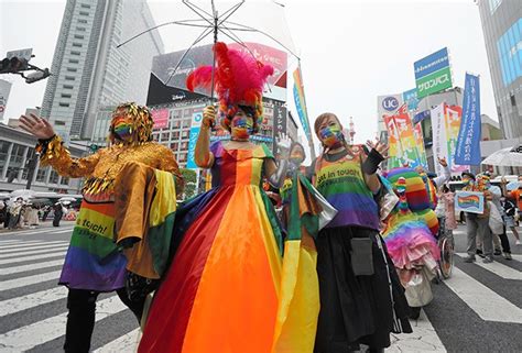 2 000 participate in returning tokyo rainbow pride parade the asahi shimbun breaking news