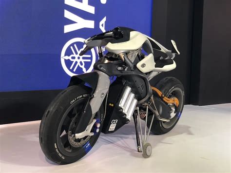 Yamaha Motoroid Self Balancing Concept Bike Showcased At Auto Expo 2018