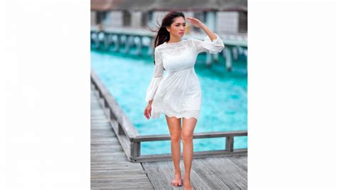 5 Foto Angel Karamoy Dengan Baju Tembus Pandang Netizen Auto Nge Zoom