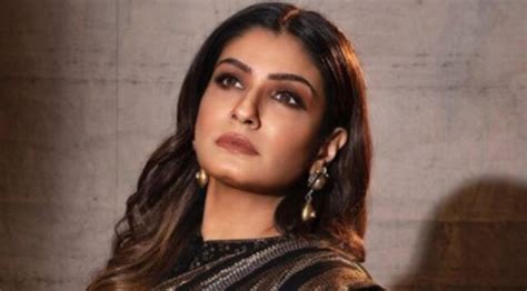 Raveena Tandon Is A Vision To Behold In This Black Sari See Pics Fashion News The Indian