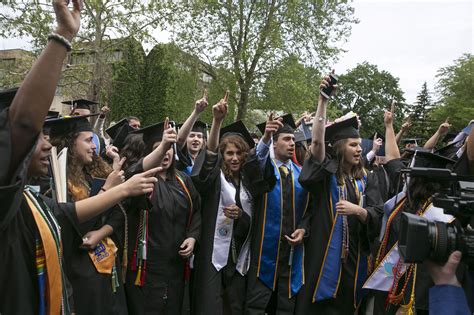 Graduates Walk Out Of Pences Commencement Speech At Notre Dame