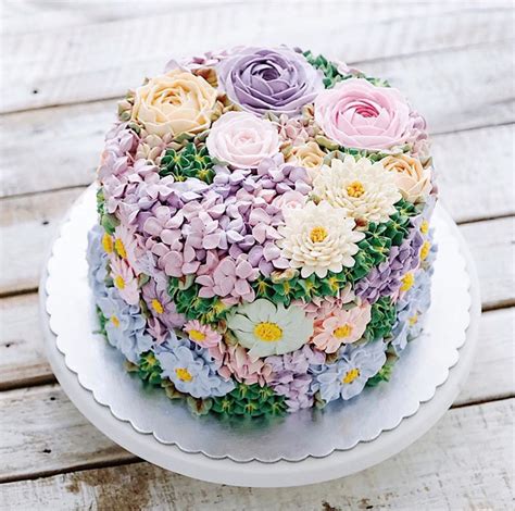 10 Blooming Flower Cakes Are The Sweetest Way To Celebrate Spring