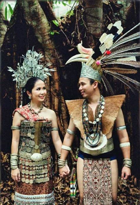 Kaum iban mempunyai adat resam yang unik dan mereka memegang kuat kepada adat tersebut dalam kehidupan mereka. Gambar Ilmu Cahaya Mari Mengenali Kaum Iban Sarawak ...