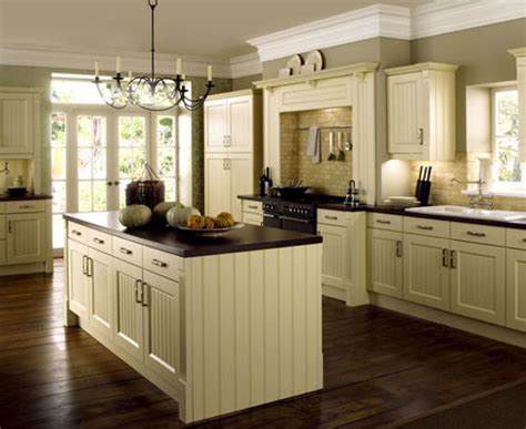 Kitchen larders or pantries can come in all shapes and sizes. 25 TRADITIONAL KITCHEN DESIGNS FOR A ROYAL LOOK | White ...