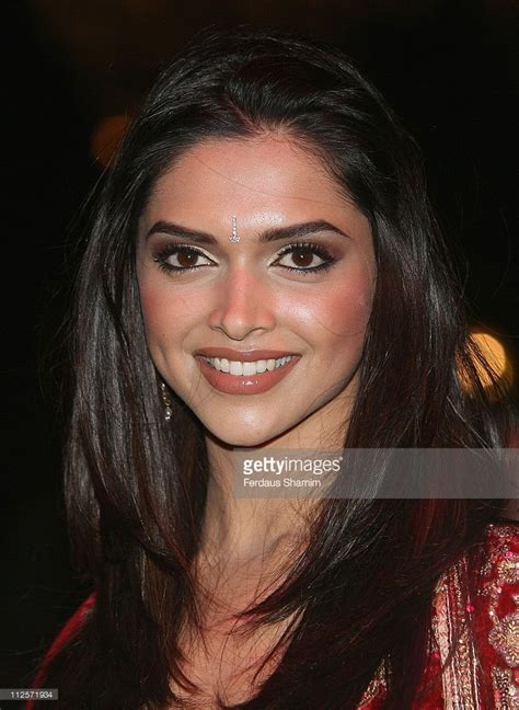 Deepika Padukone Attends The World Premiere Of Om Shanti Om At The