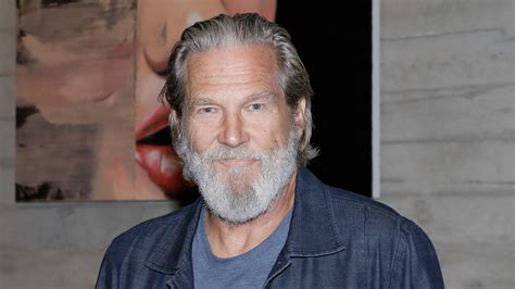 Jeff Bridges Reveals His New Look Amid Cancer Treatment