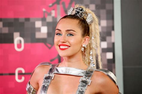 Look What Miley Cyrus Wore At Mtv Vma 2015 Abs Cbn News