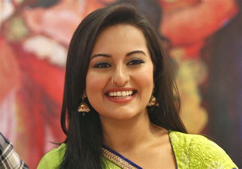 sonakshi sinha turns showstopper for anita dongre at lfw lifestyle news india tv