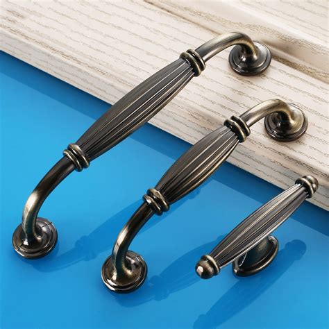 They are an inexpensive way to upgrade the kitchen and improve its aesthetics. 5pcs Antique Furniture Knobs European Door Handles and ...