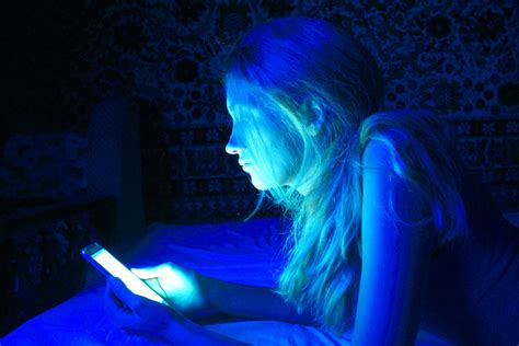 Luce Blu Cosè E Quali Sono Gli Effetti Negativi Su Sonno E Salute