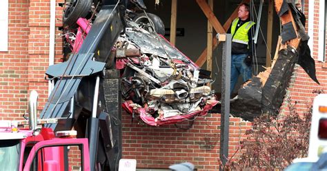 2 Dead After Porsche Crashes Into Buildings 2nd Floor The Seattle Times