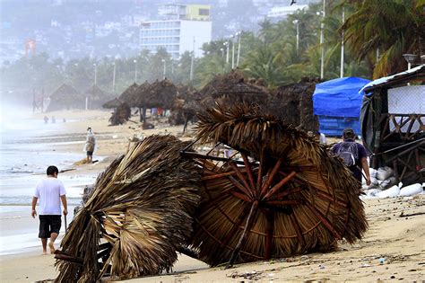 Tropical Storm Makes Way Up Mexico S Coast Cbs News