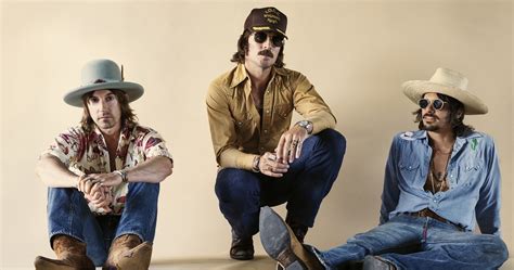Midland Launches Original 'Set It Straight' Podcast, Covers Chris Isaak Sounds Like Nashville