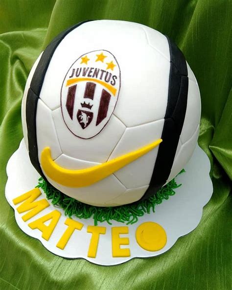 Juventus Football Cake Decorated Cake By Vanilla B Art Cakesdecor