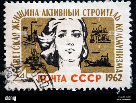 Soviet Mujer Es Un Constructor Activo Del Comunismo Sello Urss 1962 Fotografía De Stock Alamy